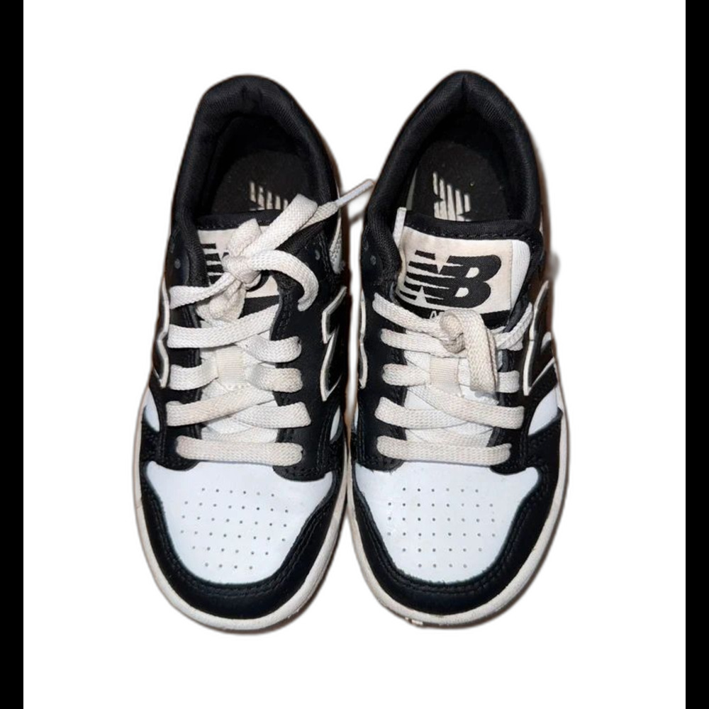 New Balance Girls Sneakers 12 Classic Black and White !